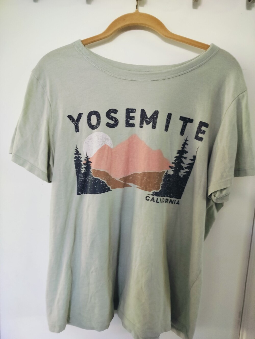 Zoe + Liv Yosemite Graphic Tee | Sage Green Short Sleeve National Park T-Shirt L